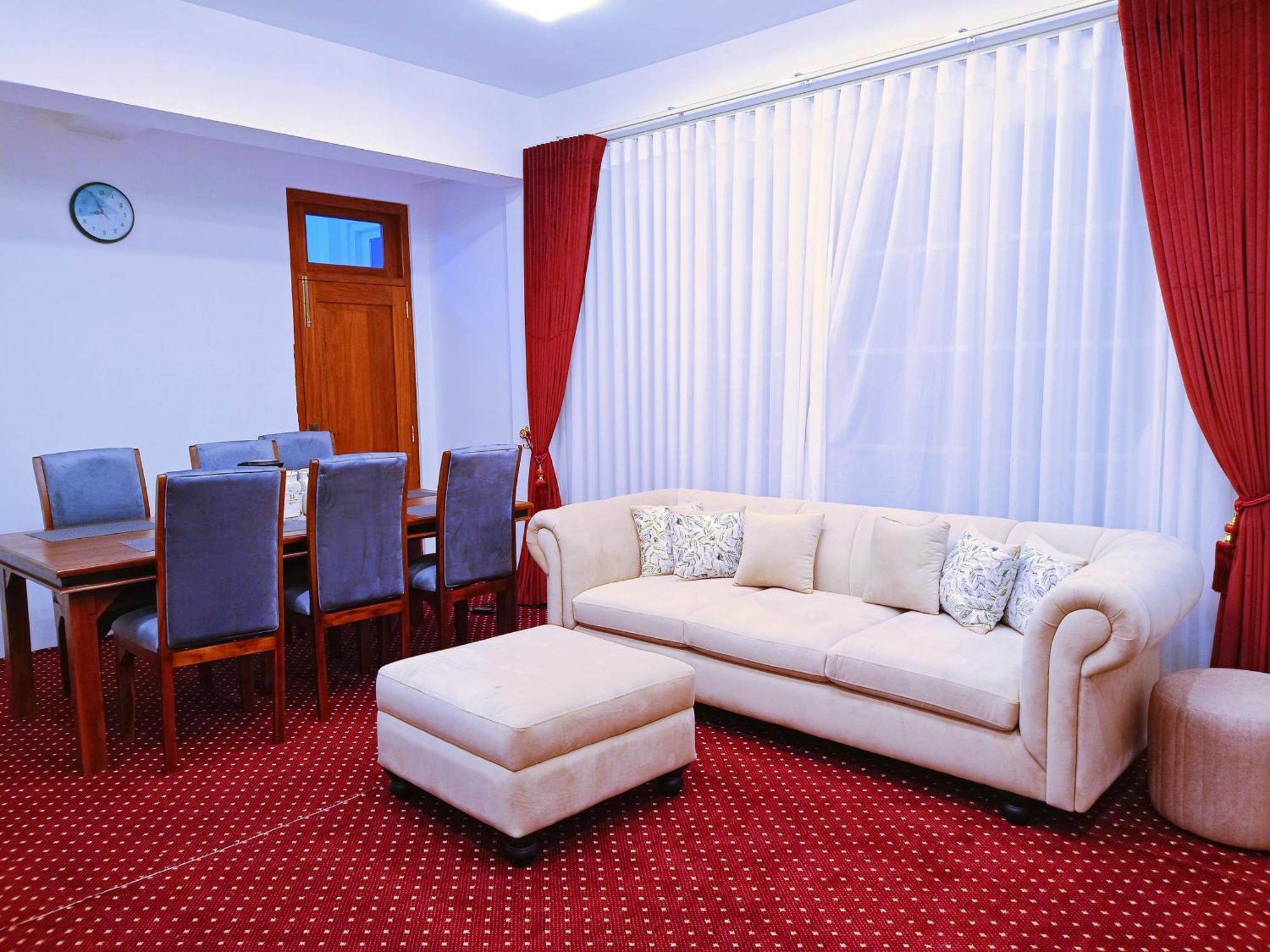 Golden Mist Hotel นูวาราเอลิยา ภายนอก รูปภาพ